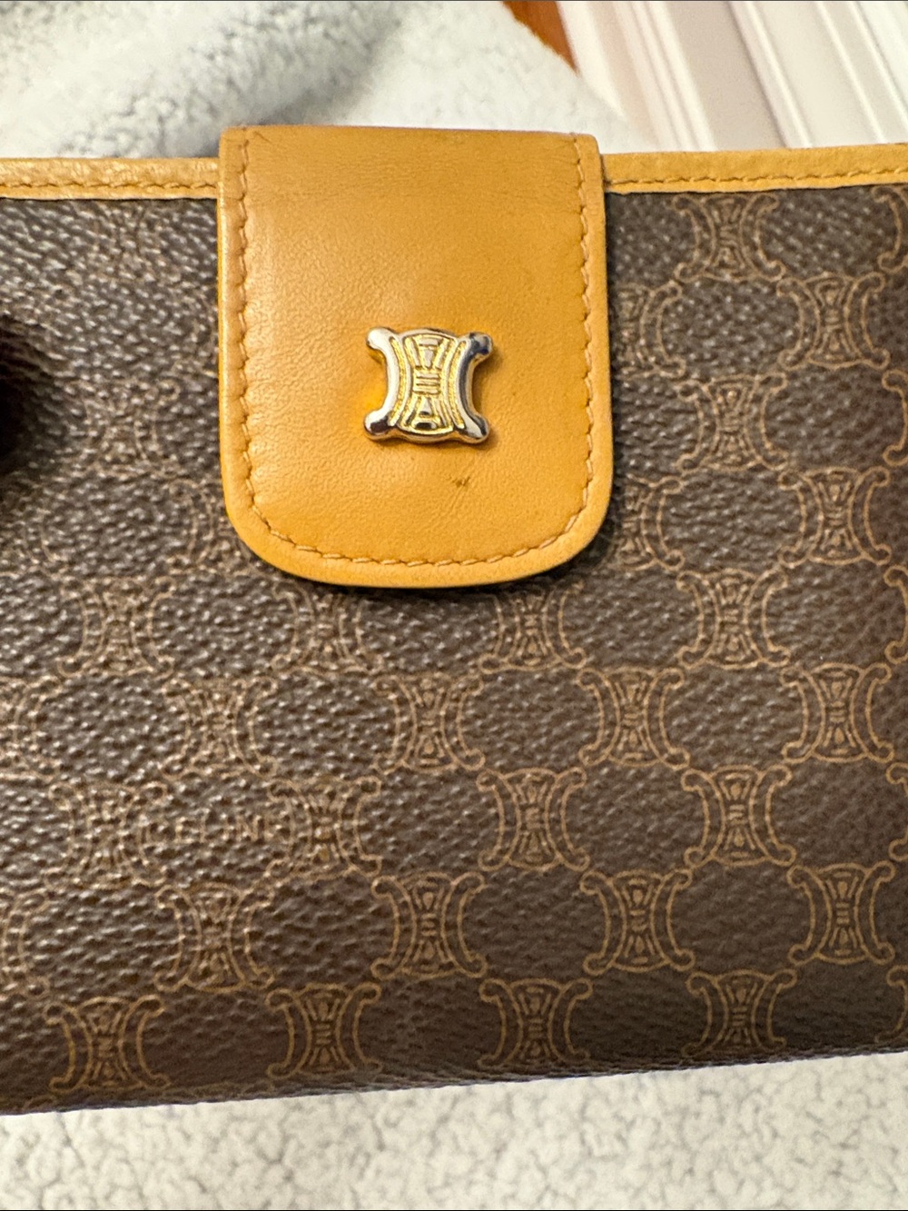 Vintage CELINE Macadam Triomphe Bifold Compact Wallet Yellow Mustard Leather - Picture 4 of 14